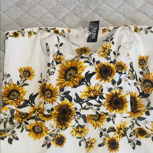 White House Black Market Floral Elegance Sunflower Blouse - Picture 2 of 7